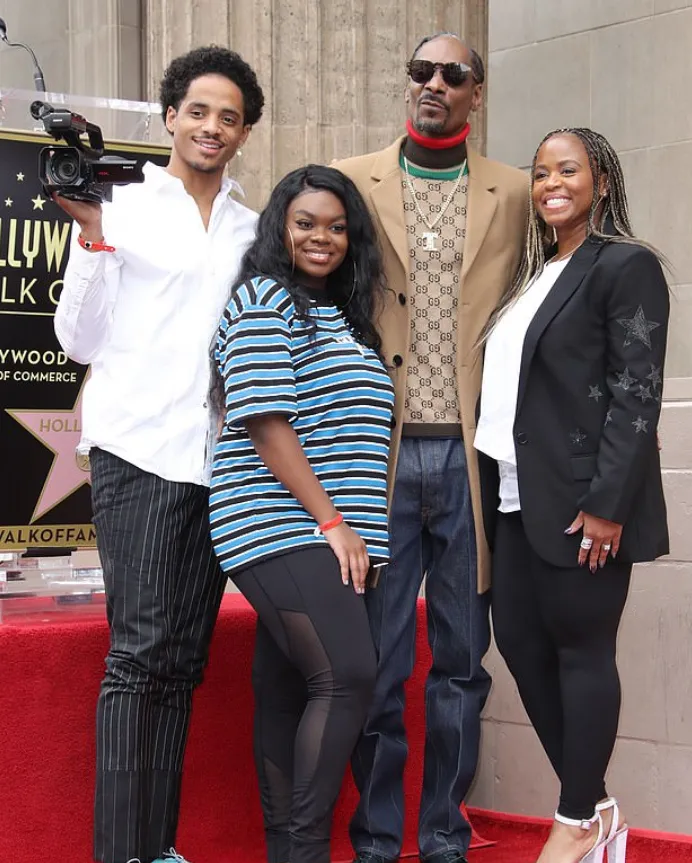 Snoop Dogg's Wife's Age, Height, Weight, Net Worth, Career, And Full Bio