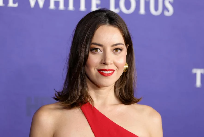 Aubrey Plaza Height