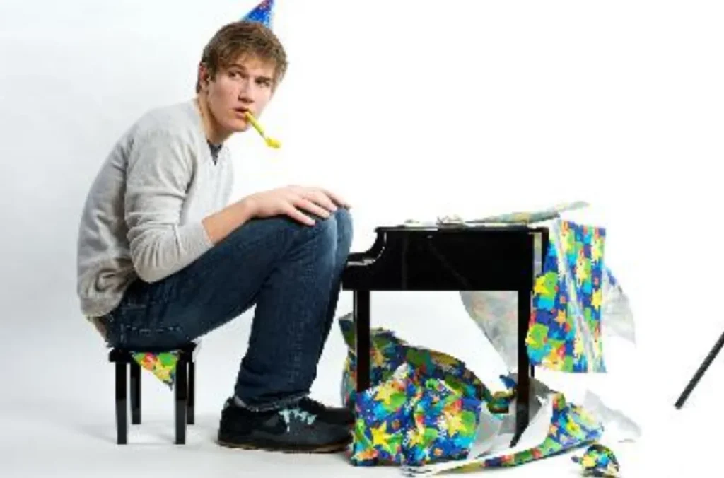 Bo Burnham Height, Weight, Age, Net Worth, Career, And Full Bio