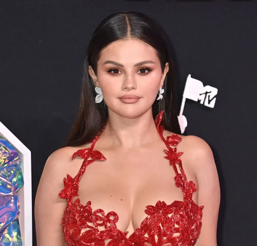 Selena Gomez Height, Biography, Net Worth, and Lifestyle in 2025