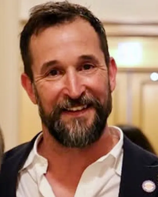 Noah Wyle Age – Everything About His Life, Career, Net Worth & More 
