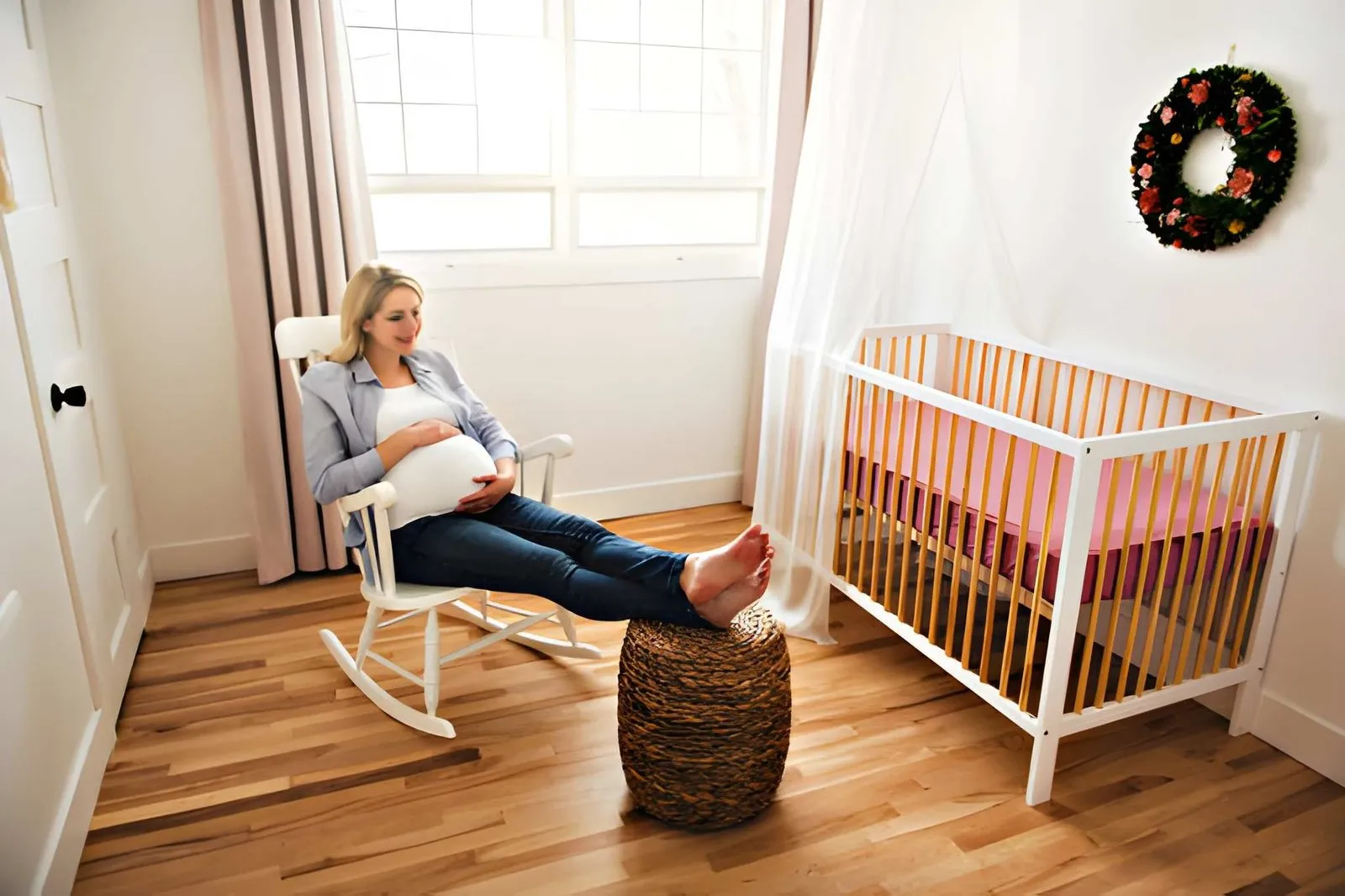 Glider Nursing Chair Features That Make Feeding Time More Comfortable